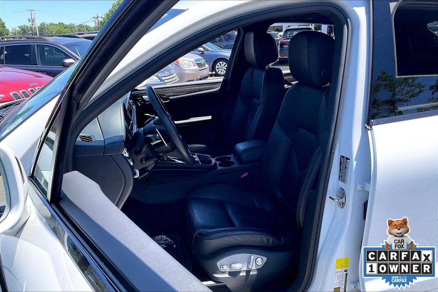 Used 2023 Porsche Macan S AWD/4WD image 8