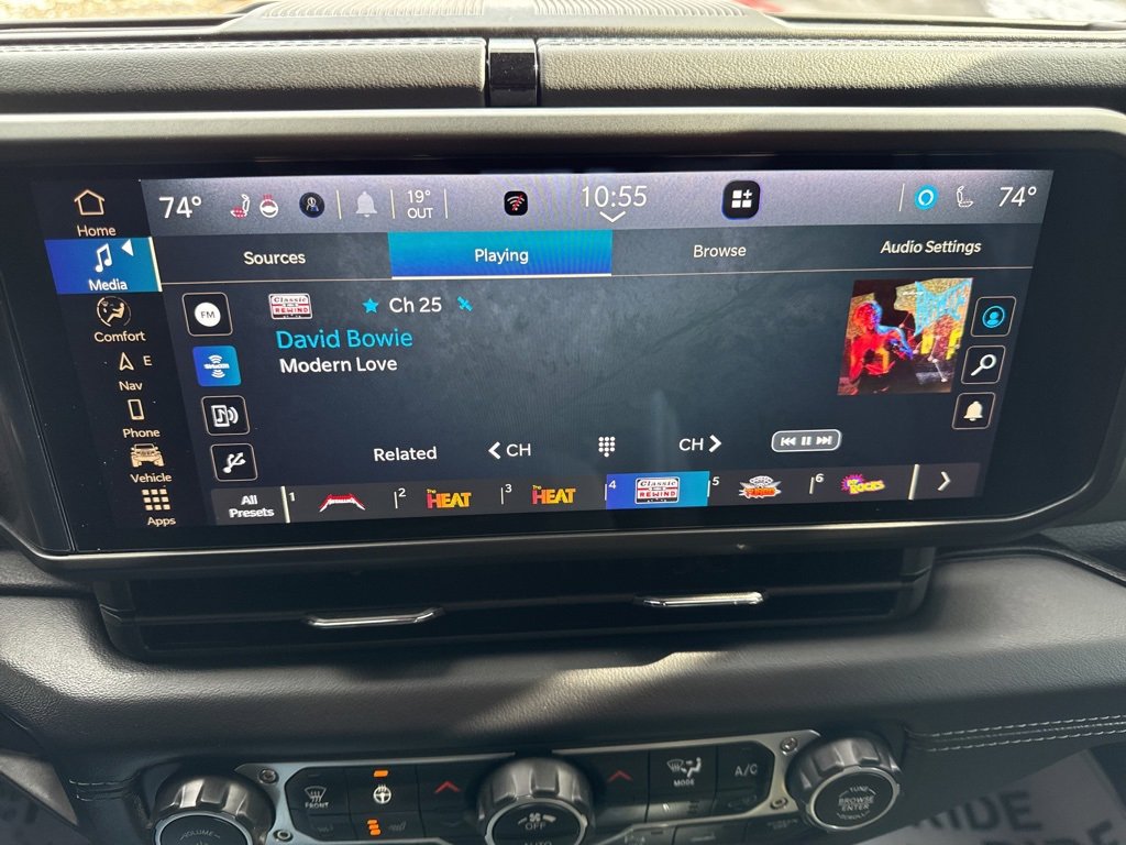 Used 2025 Jeep Gladiator Mojave image 27