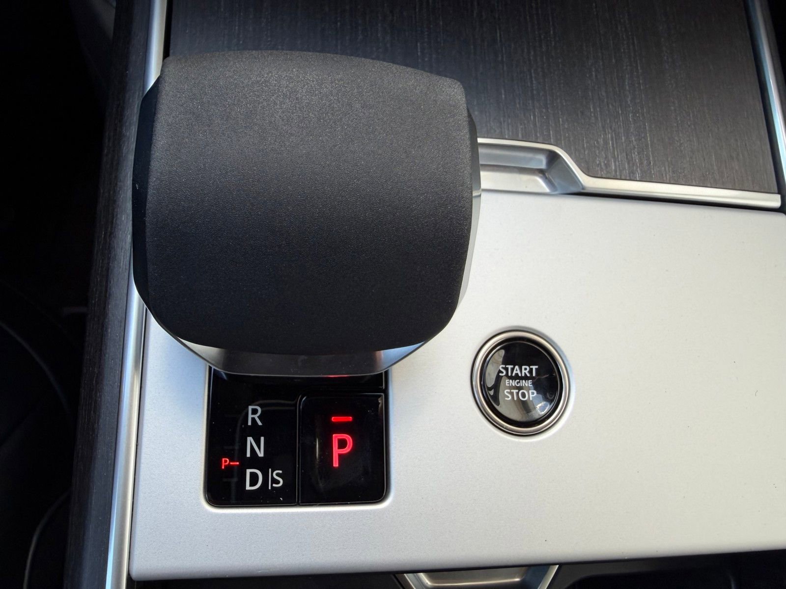 New 2026 Land Rover Range Rover Long Wheelbase SE image 19