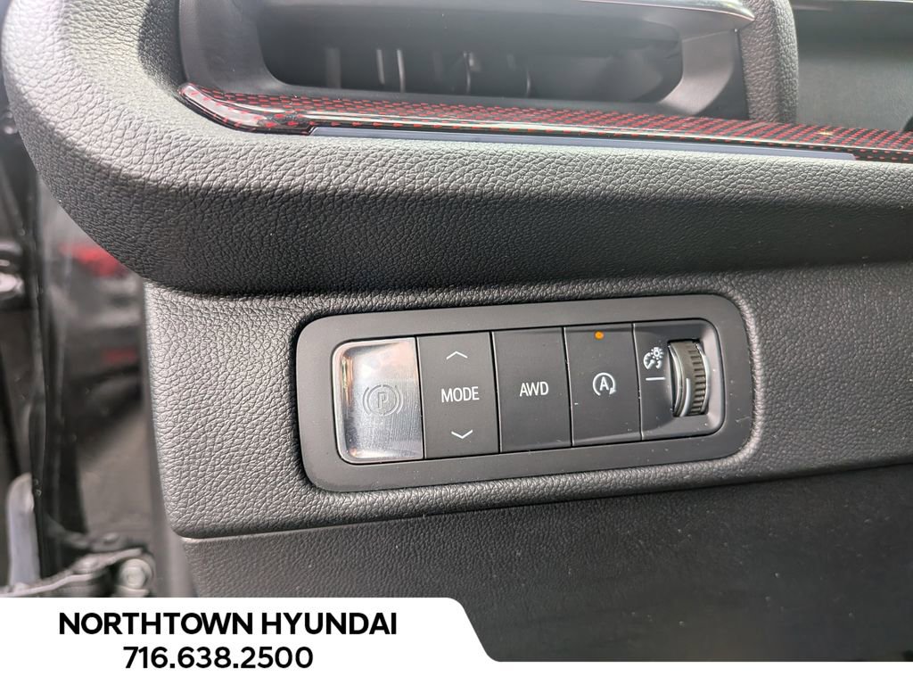 Used 2025 Chevrolet Traverse Z71 w/ Enhanced Driving Package AWD/4WD image 32