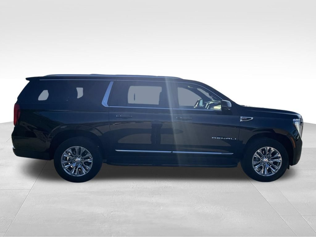 Used 2025 GMC Yukon XL Denali AWD/4WD image 5