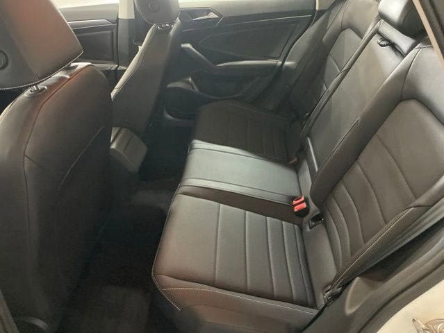 Certified 2023 Volkswagen Jetta SE w/ Panoramic Sunroof Package FWD image 9