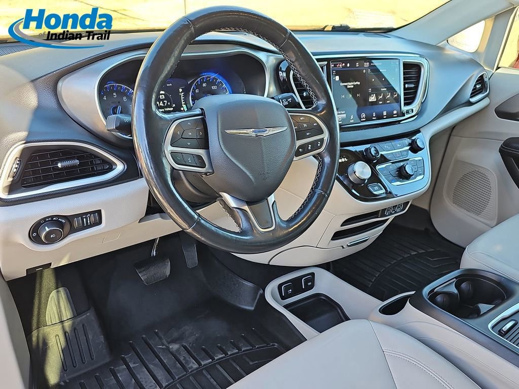 Used 2021 Chrysler Pacifica Touring-L image 18
