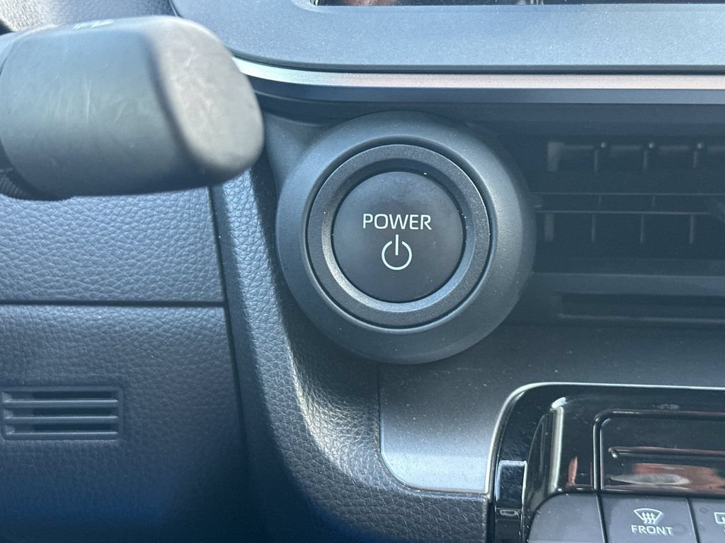 Certified 2025 Toyota Prius LE FWD image 23