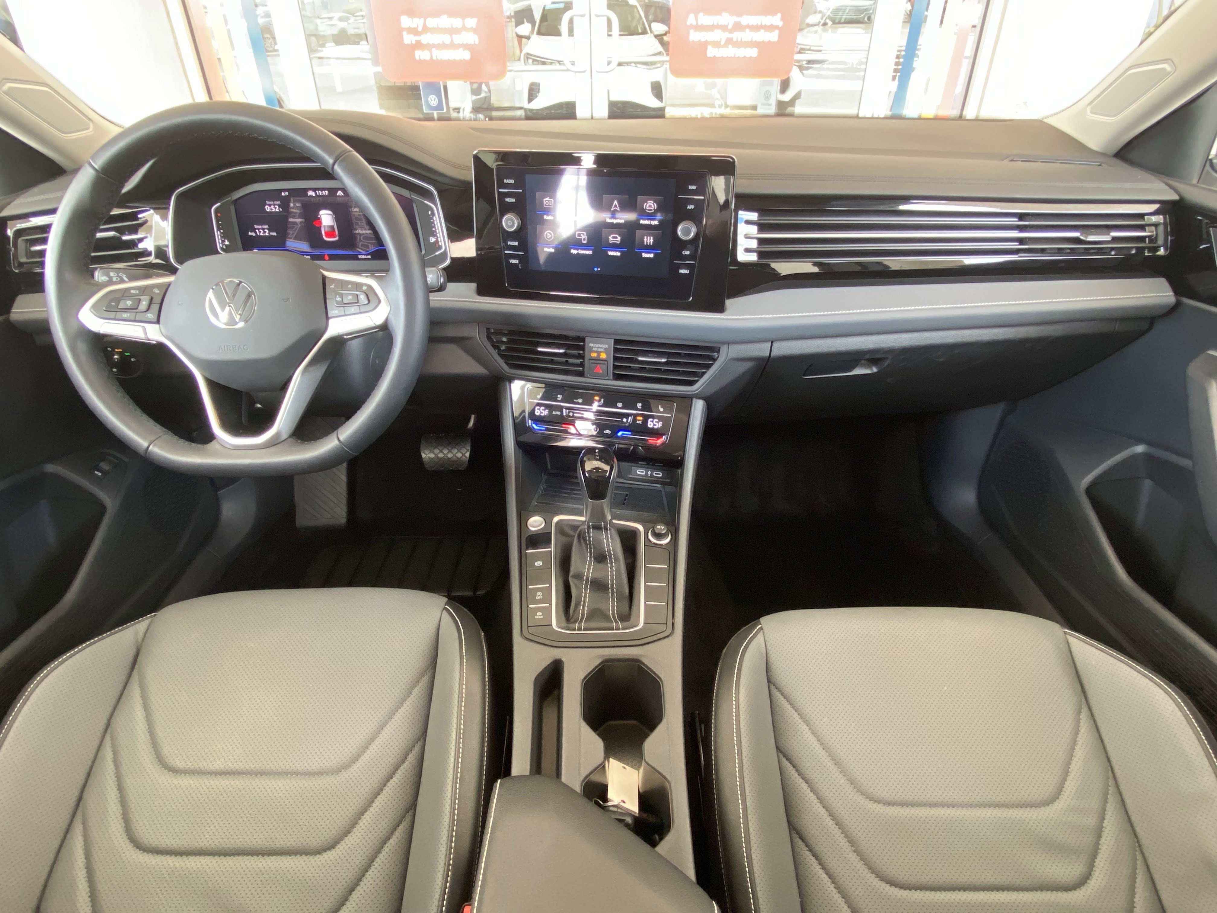 Certified 2025 Volkswagen Jetta SEL image 10