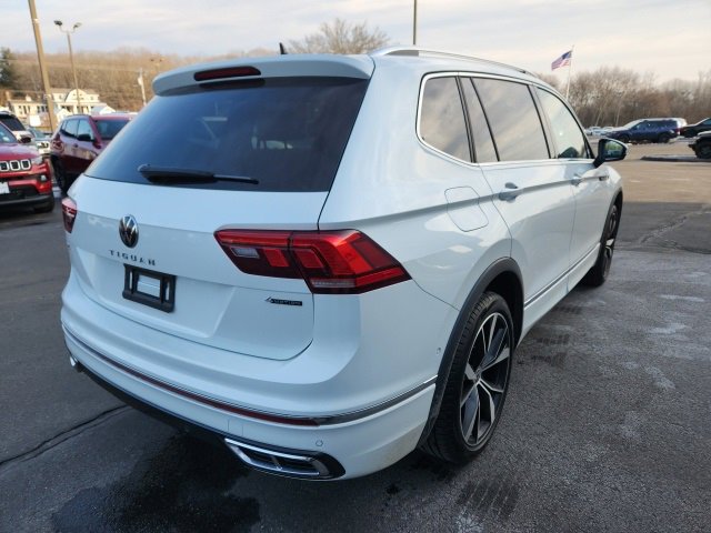 Used 2024 Volkswagen Tiguan SEL R-Line image 3