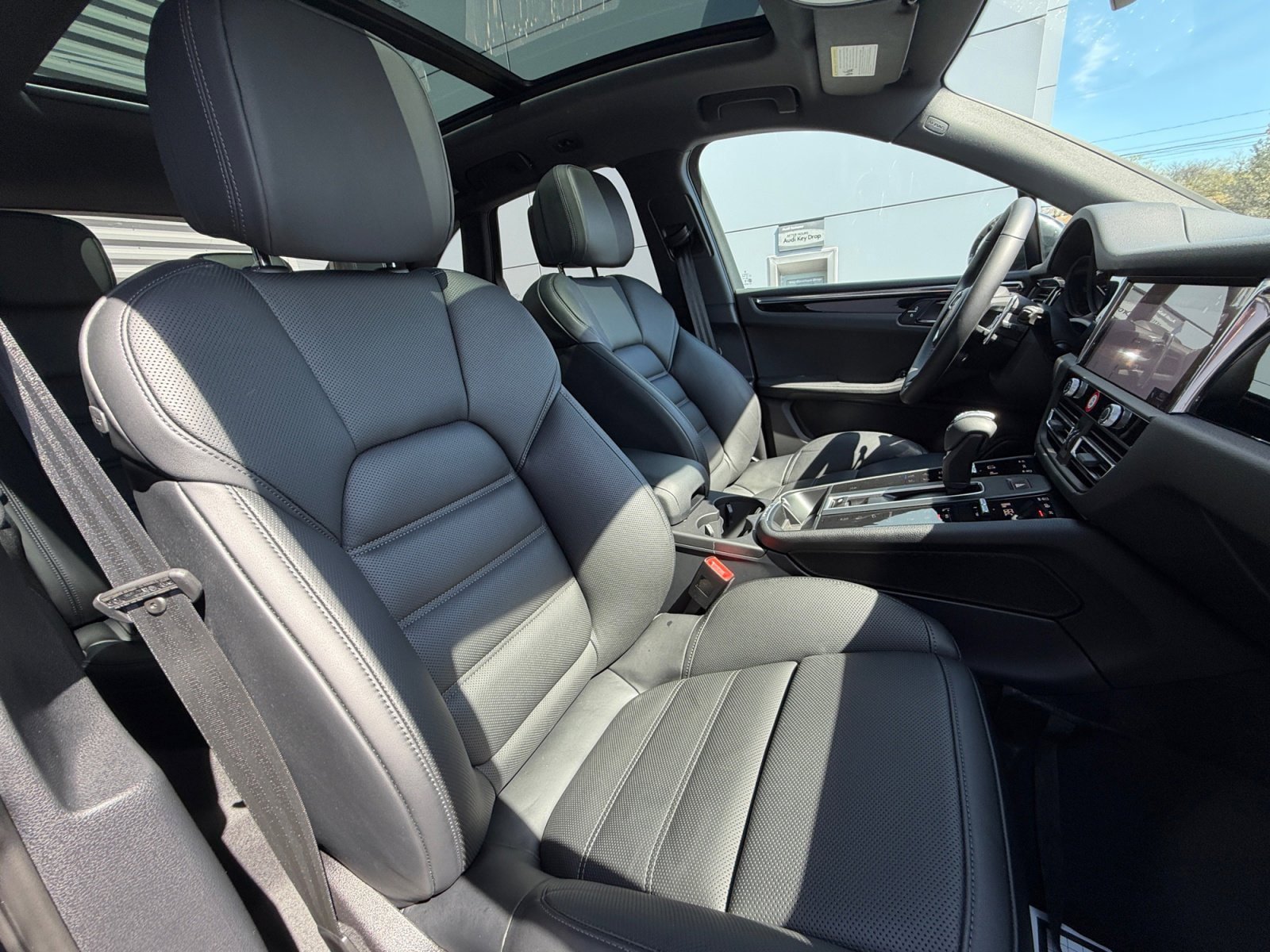 Certified 2026 Porsche Macan AWD/4WD image 20