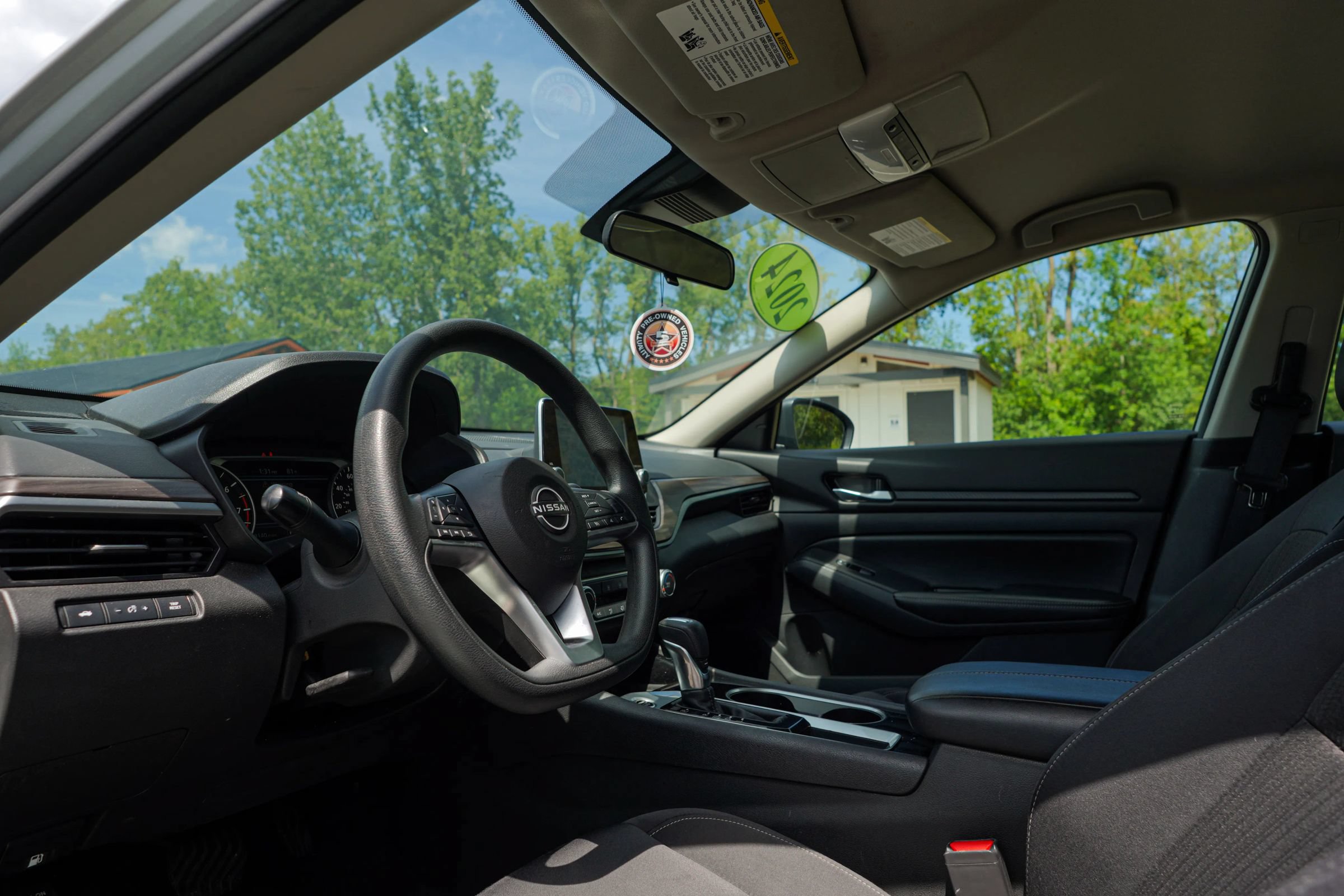 Used 2024 Nissan Altima 2.5 SV FWD image 7