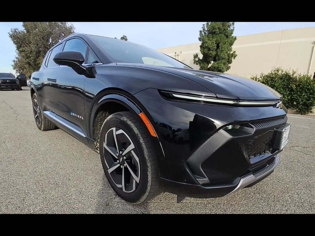 Used 2024 Chevrolet Equinox EV LT image 2