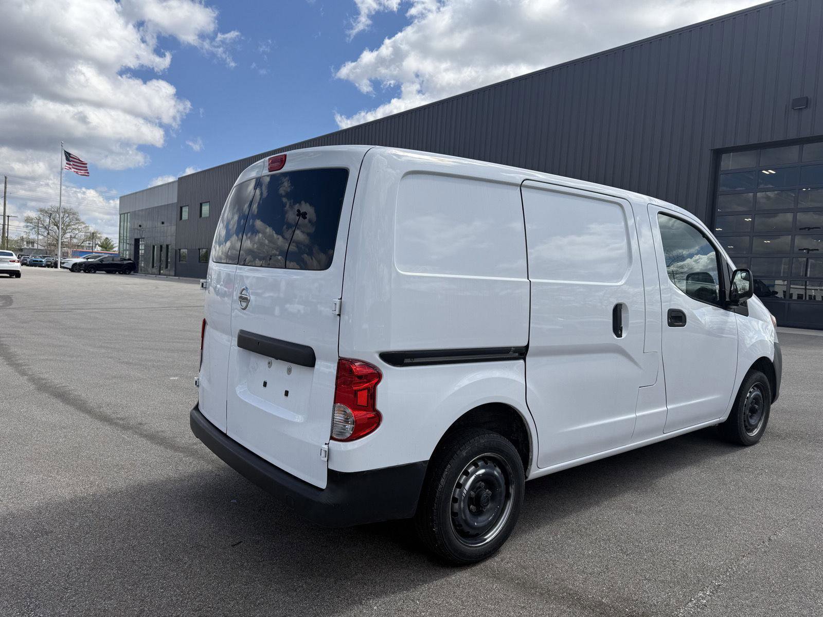Used 2018 Nissan NV200 S w/ Cruise Control Package image 3