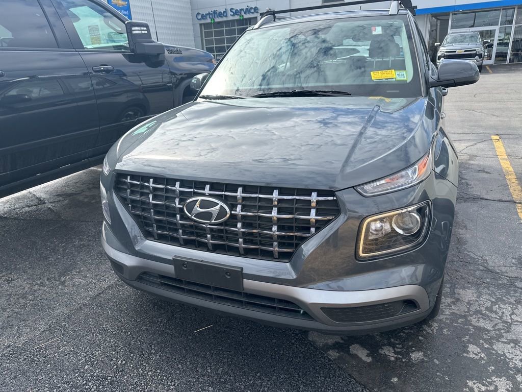 Used 2025 Hyundai Venue SEL FWD image 6