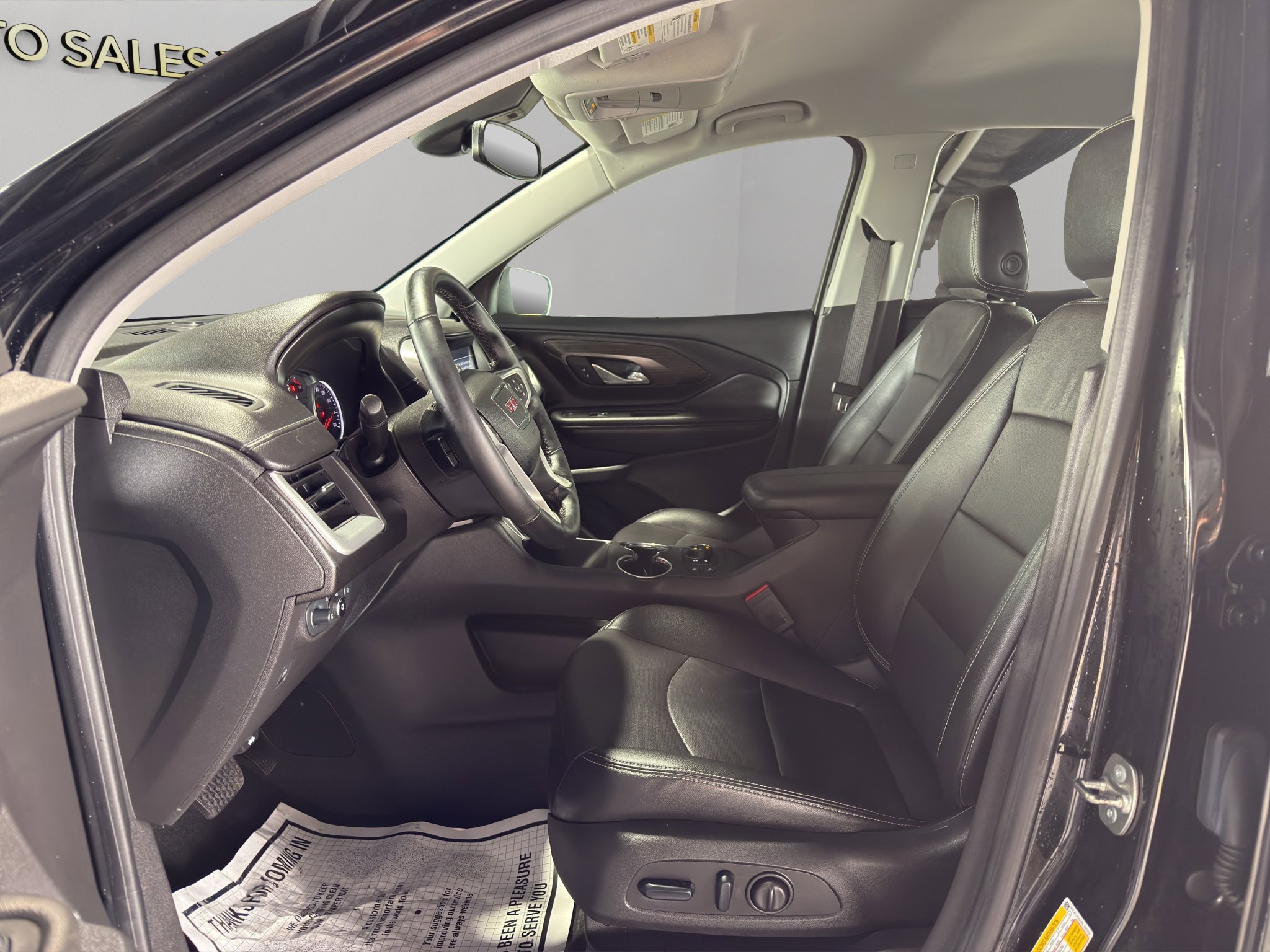 Used 2024 GMC Terrain SLT w/ Infotainment Package II image 9