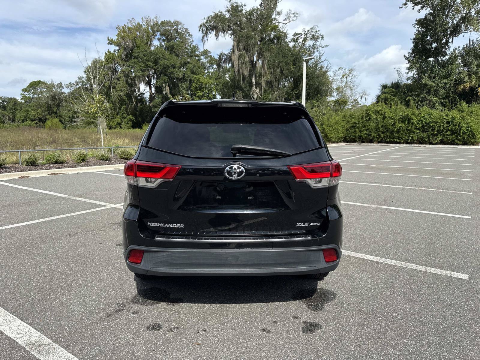 Used 2019 Toyota Highlander XLE AWD/4WD image 4