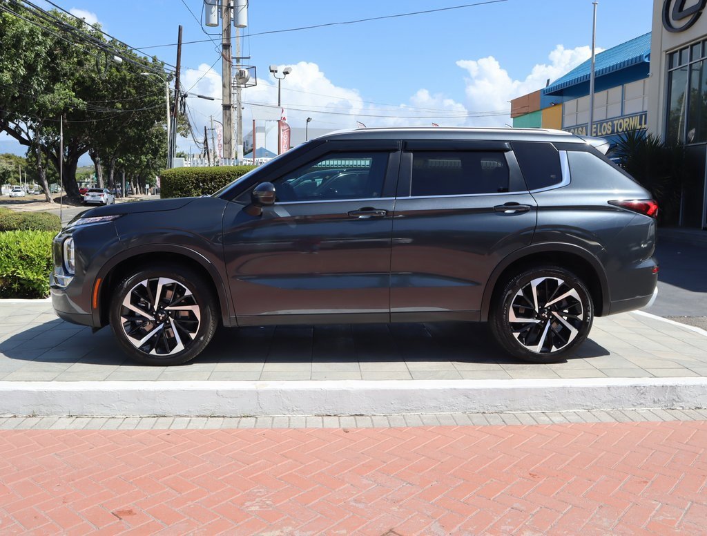 Used 2024 Mitsubishi Outlander SE Black Edition image 8
