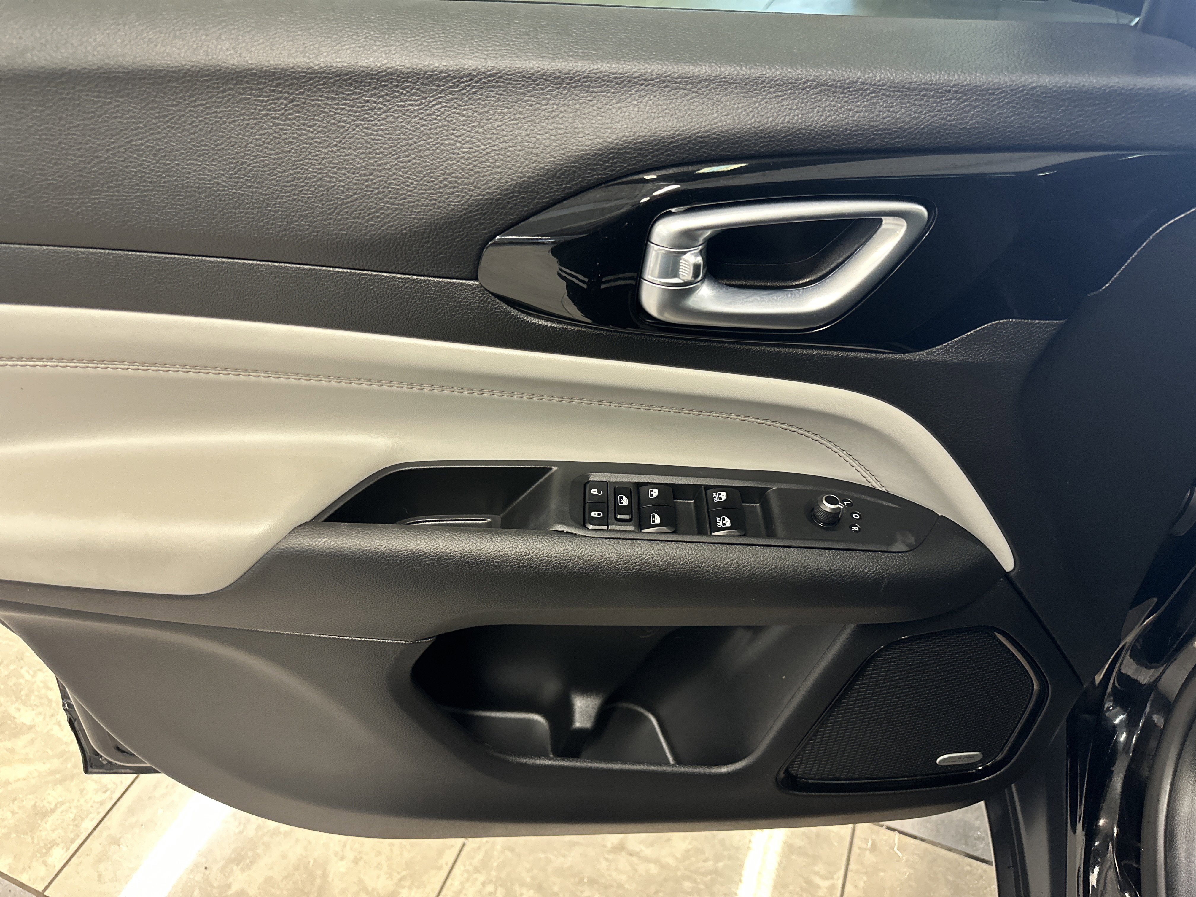 Used 2023 Jeep Compass Limited w/ Sun and Sound Group image 21