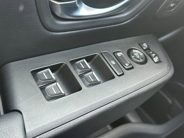 Used 2025 Honda Pilot Black Edition image 17