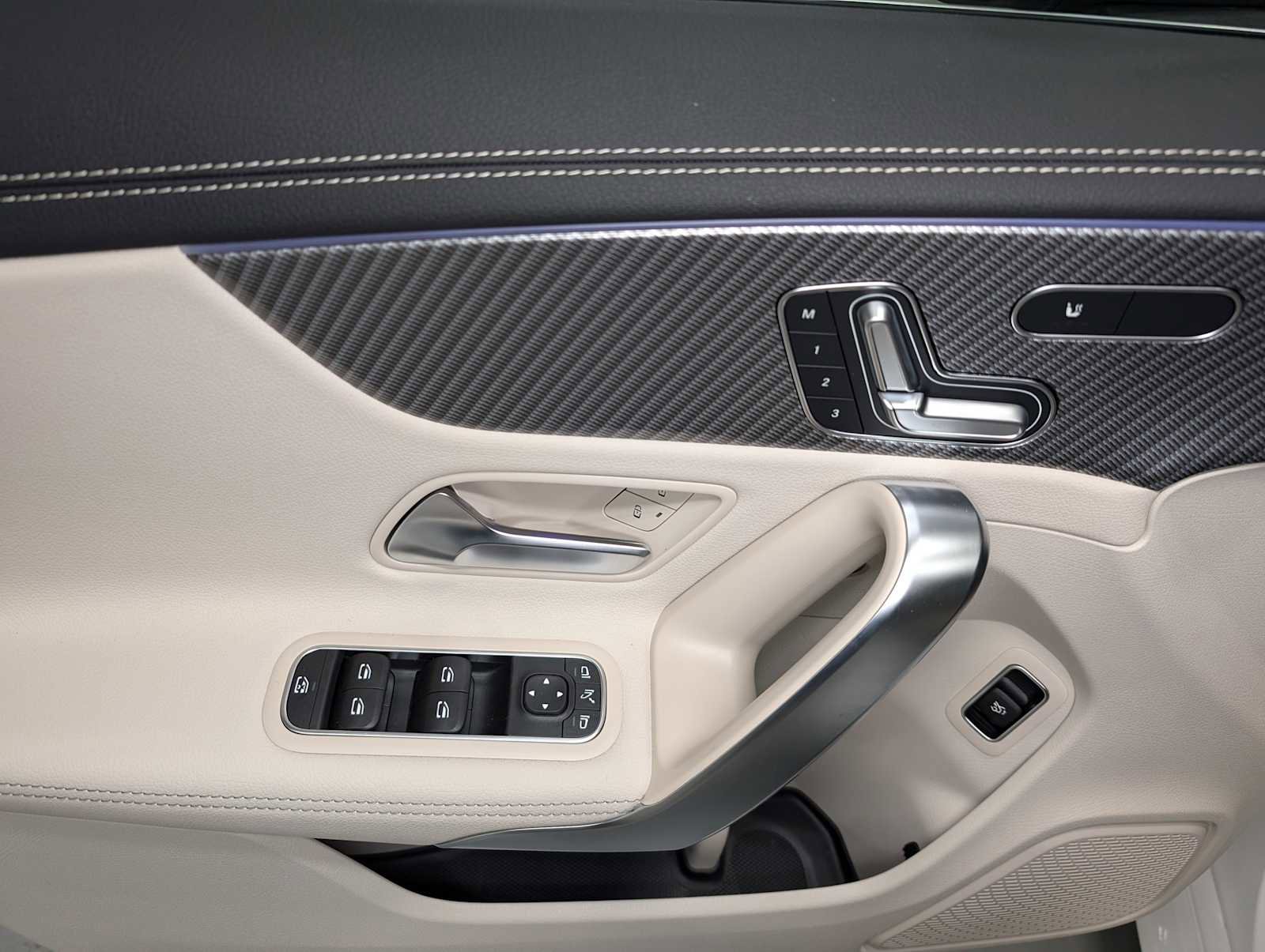 Used 2025 Mercedes-Benz CLA 250 4MATIC image 37