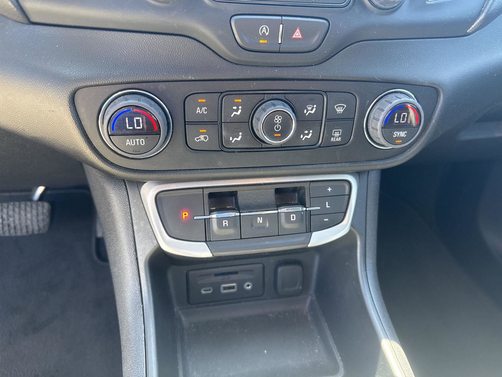 Used 2022 GMC Terrain SLT AWD/4WD image 25