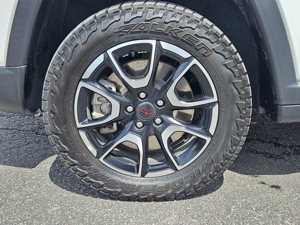 Used 2025 Jeep Compass Trailhawk AWD/4WD image 9