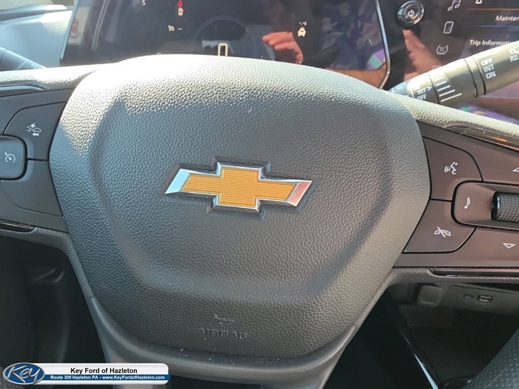 Used 2025 Chevrolet Trax LT FWD image 27