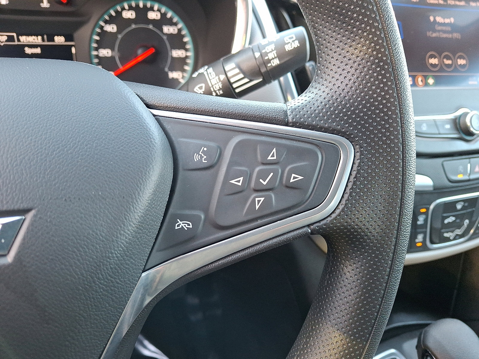 Used 2023 Chevrolet Equinox LS image 21