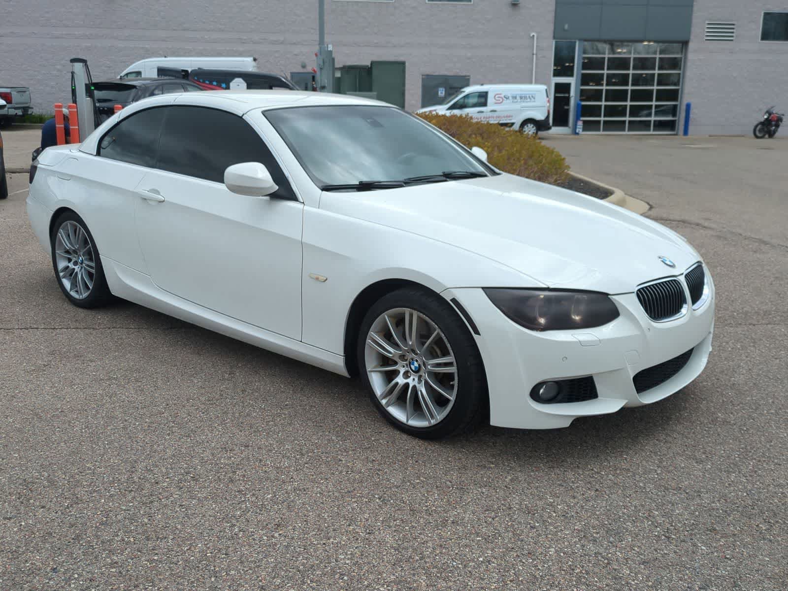 Used 2012 BMW 335i Convertible RWD image 3