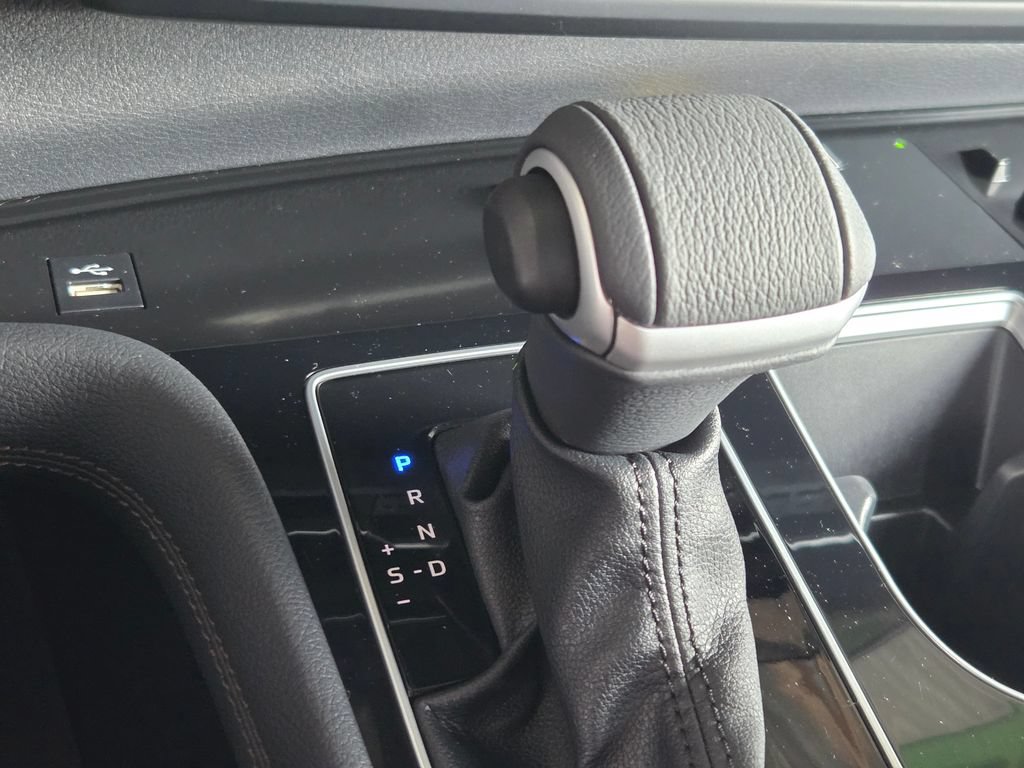 Used 2025 Toyota Sienna Platinum AWD/4WD image 16