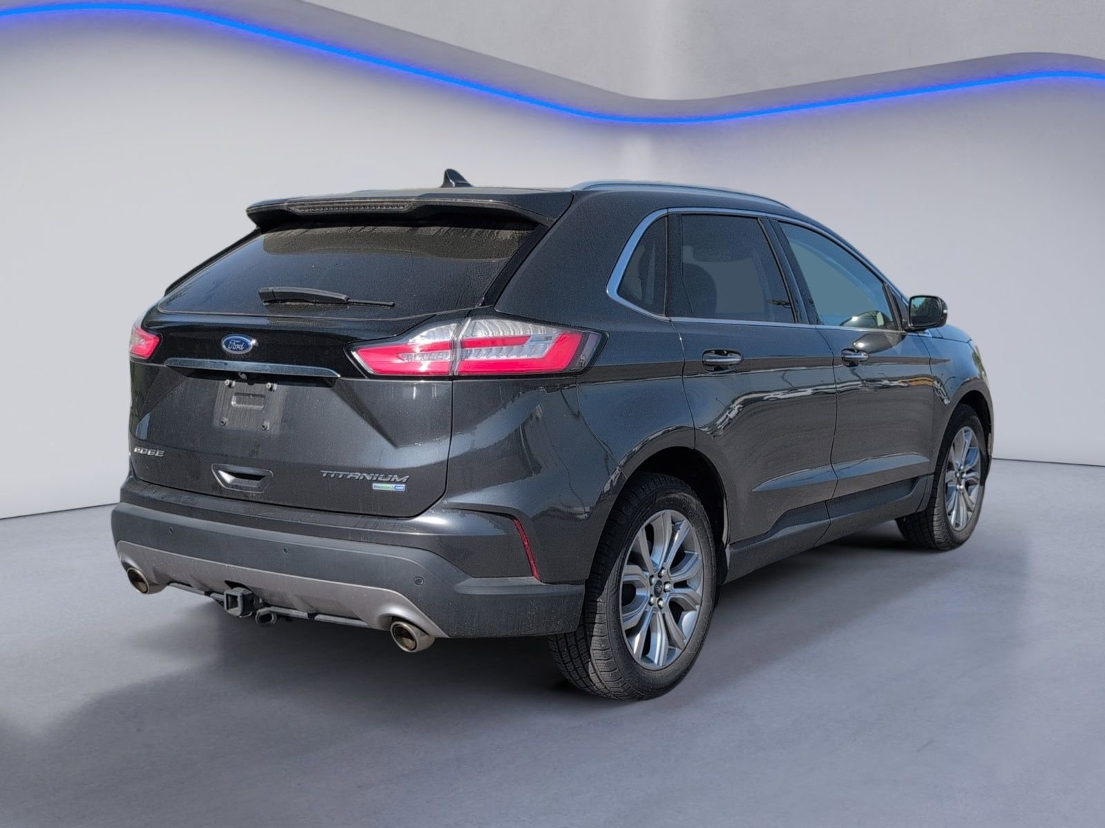 Used 2019 Ford Edge Titanium w/ Cold Weather Package image 3