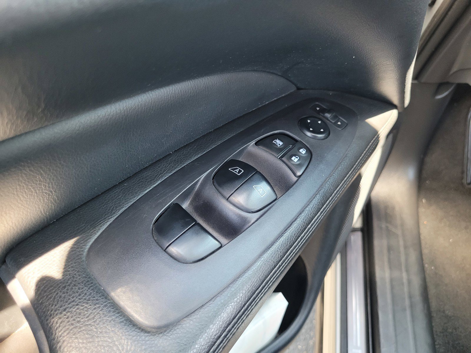 Used 2020 Nissan Pathfinder SL FWD image 27