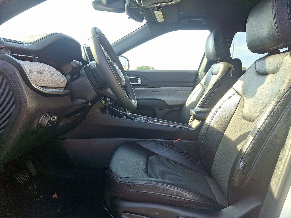 Used 2024 Jeep Compass Latitude image 13