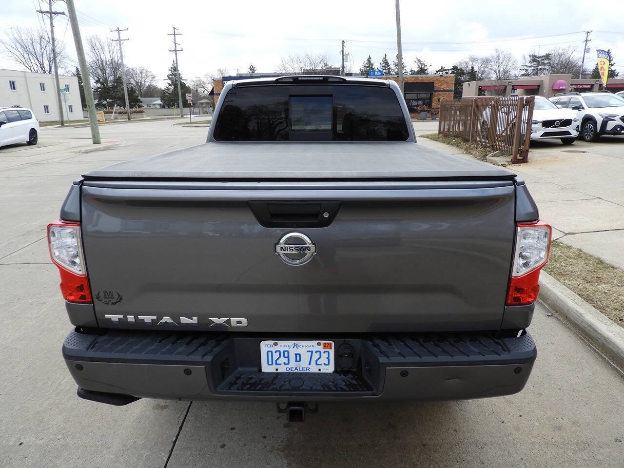 Used 2018 Nissan Titan SL w/ Chrome Package AWD/4WD image 10