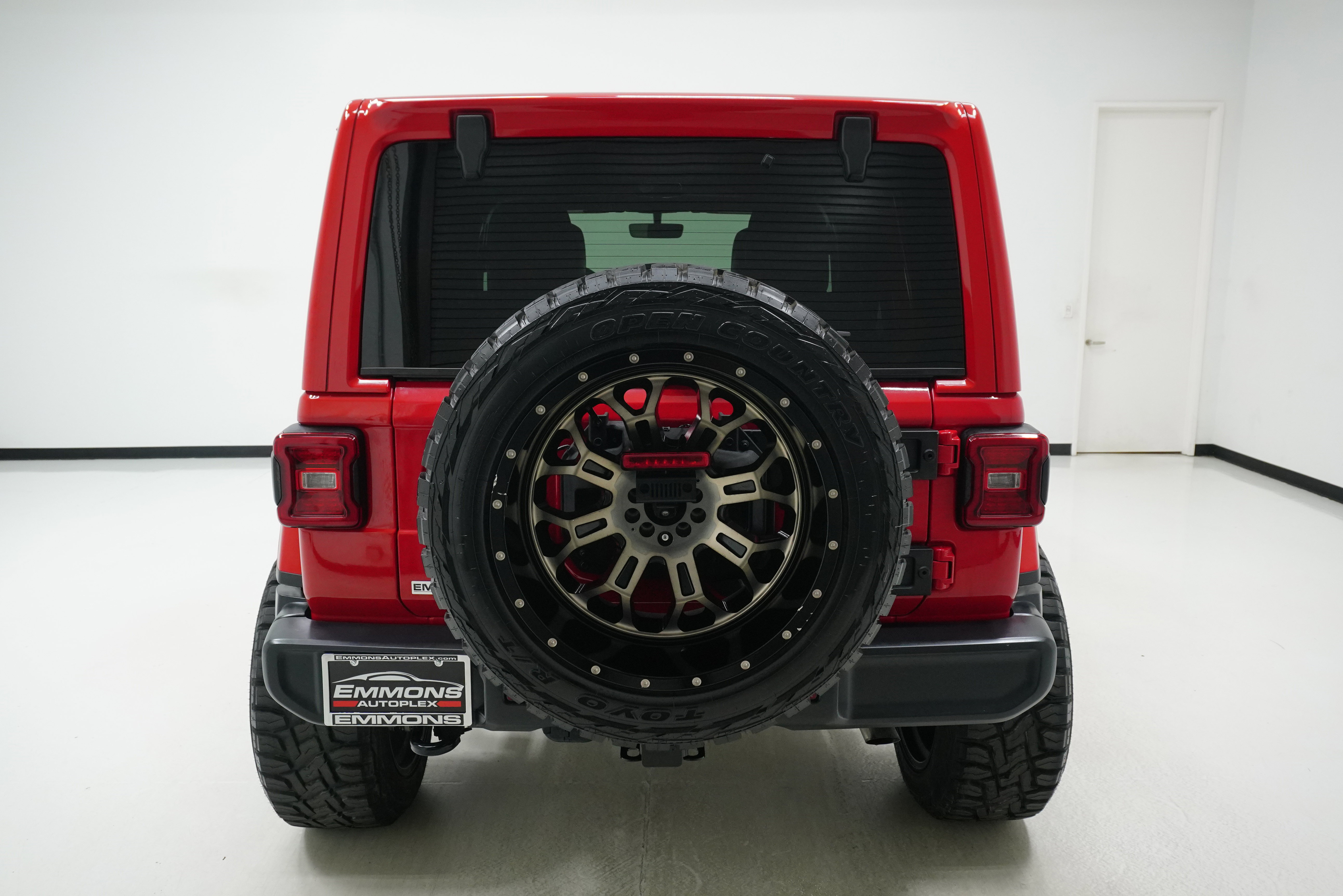 Used 2018 Jeep Wrangler Unlimited Sahara AWD/4WD image 5