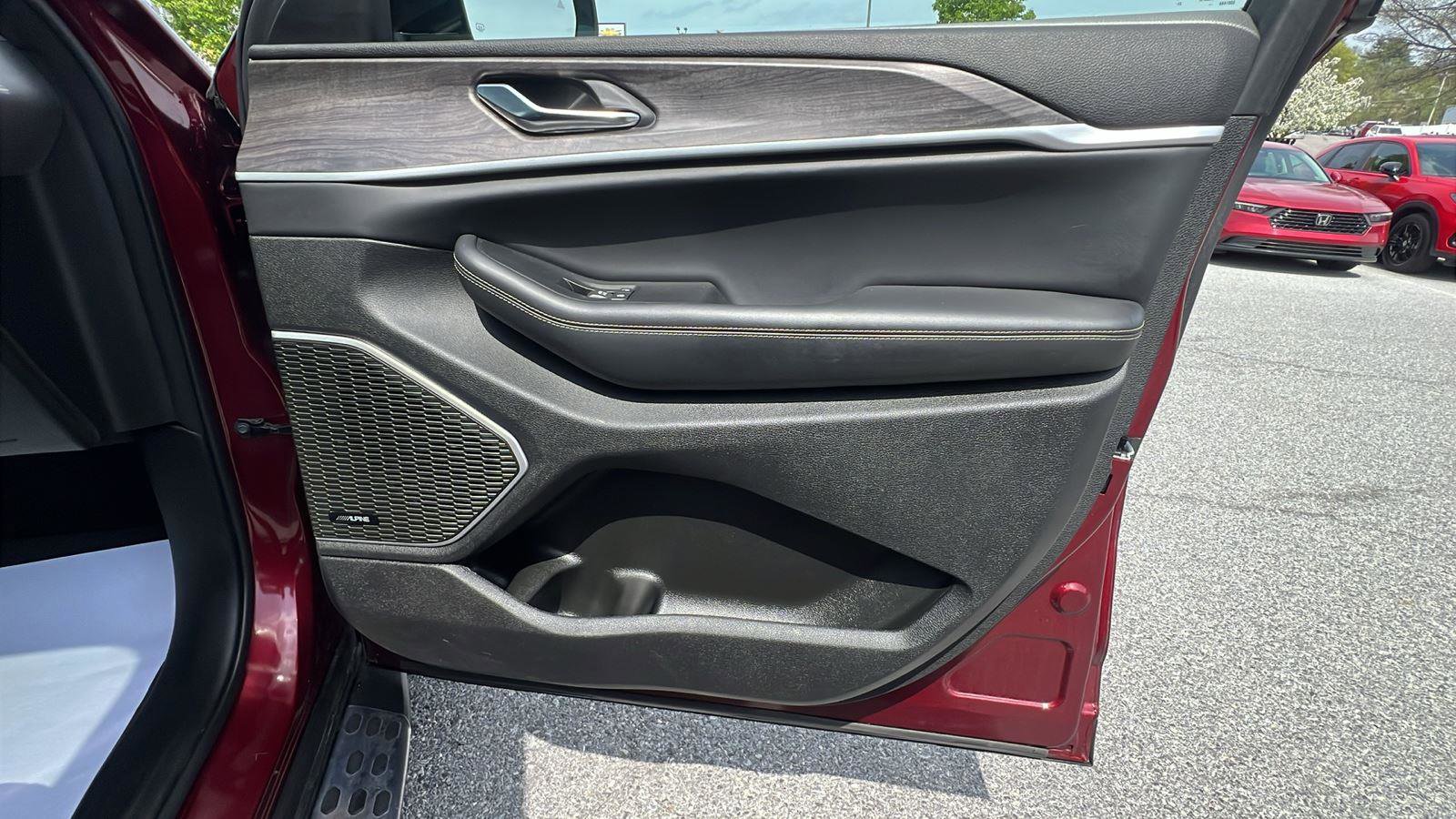 Used 2024 Jeep Grand Cherokee Limited 4xe w/ Luxury Tech Group II image 12