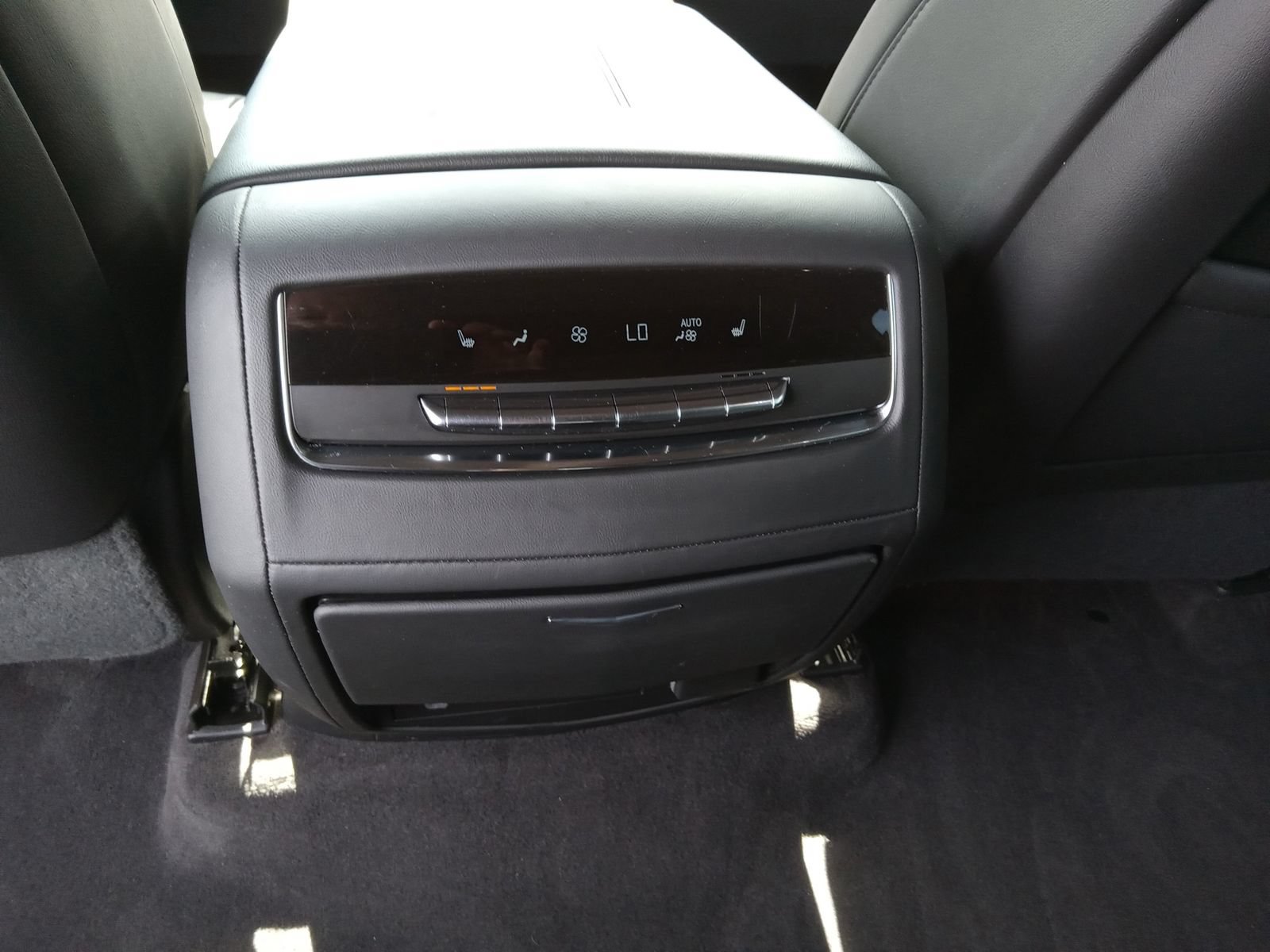 Used 2023 Cadillac Escalade ESV Premium Luxury w/ LPO, Radiant Package AWD/4WD image 25