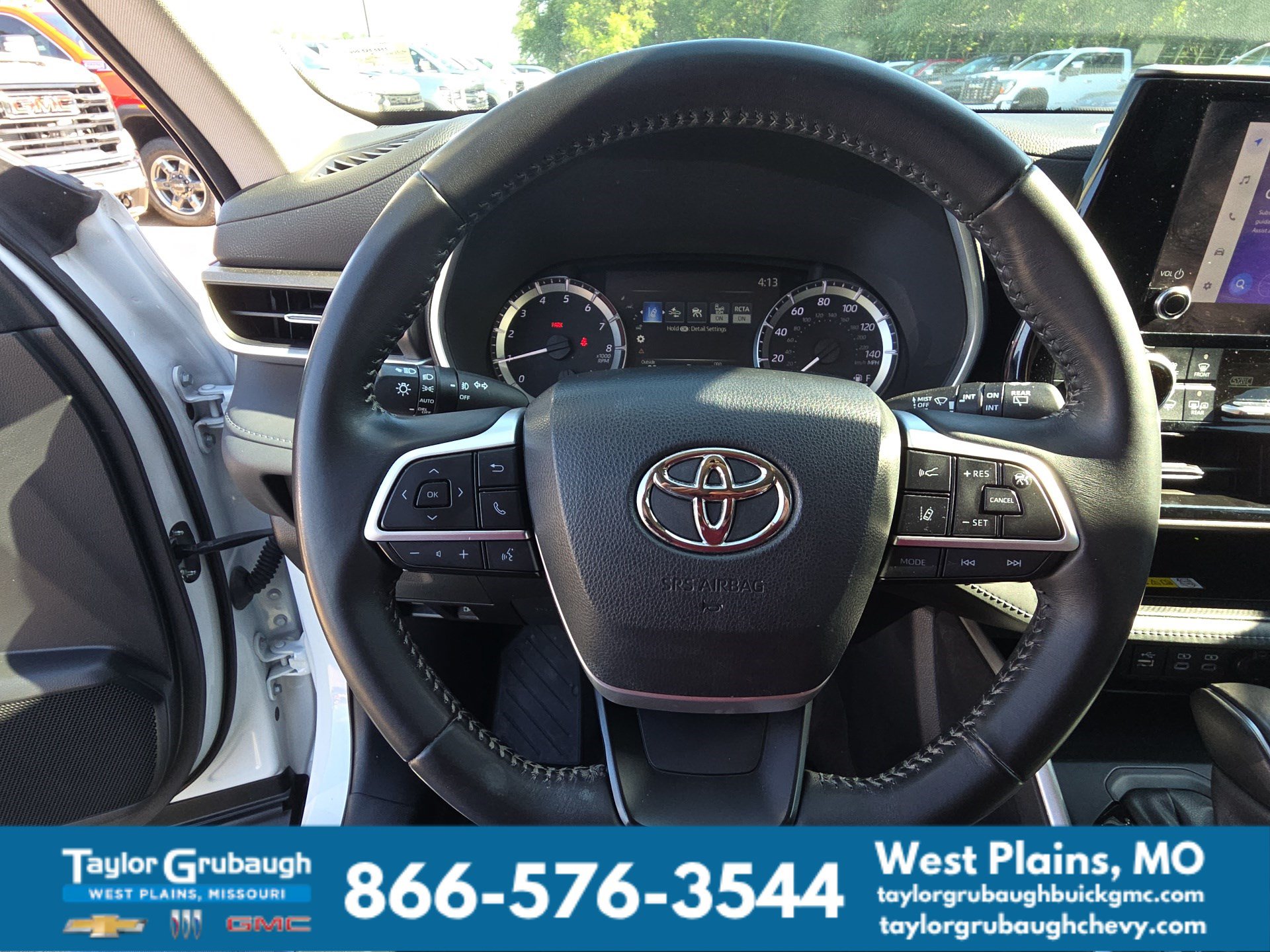 Used 2023 Toyota Highlander XLE AWD/4WD image 17