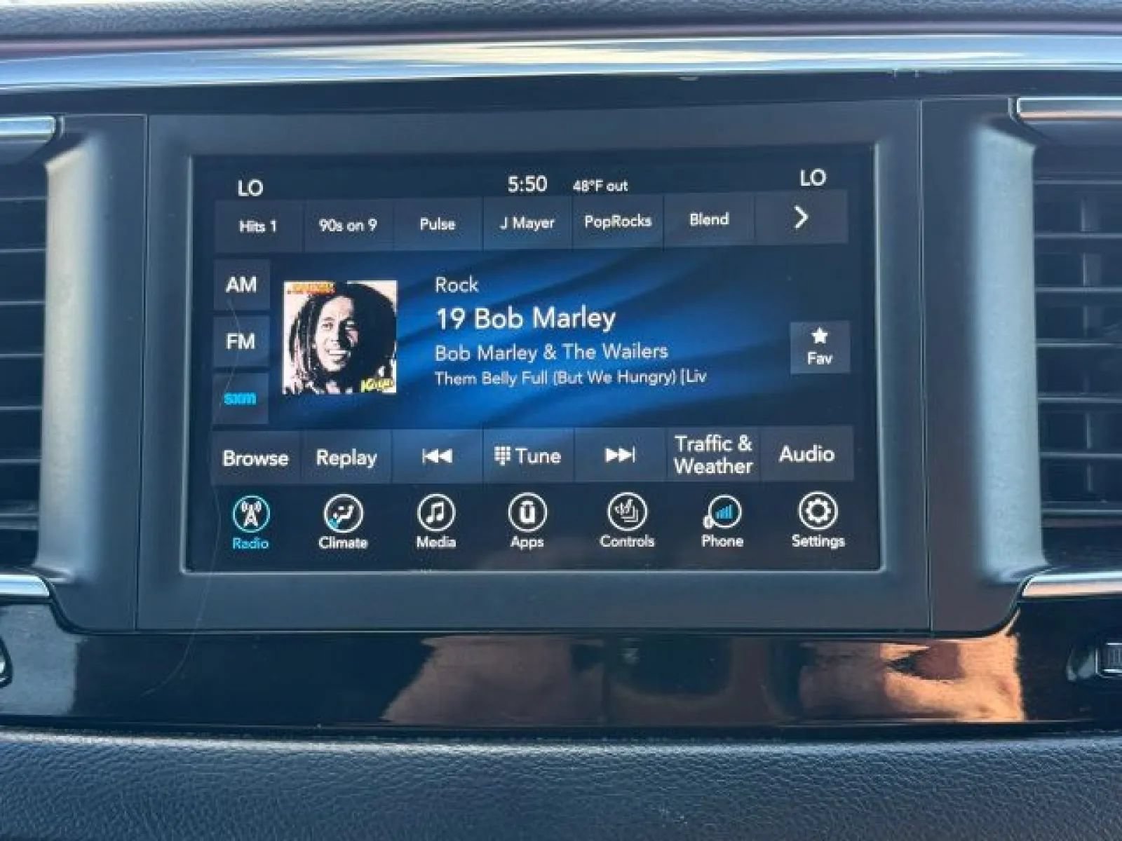 Used 2020 Chrysler Pacifica Touring-L FWD image 28