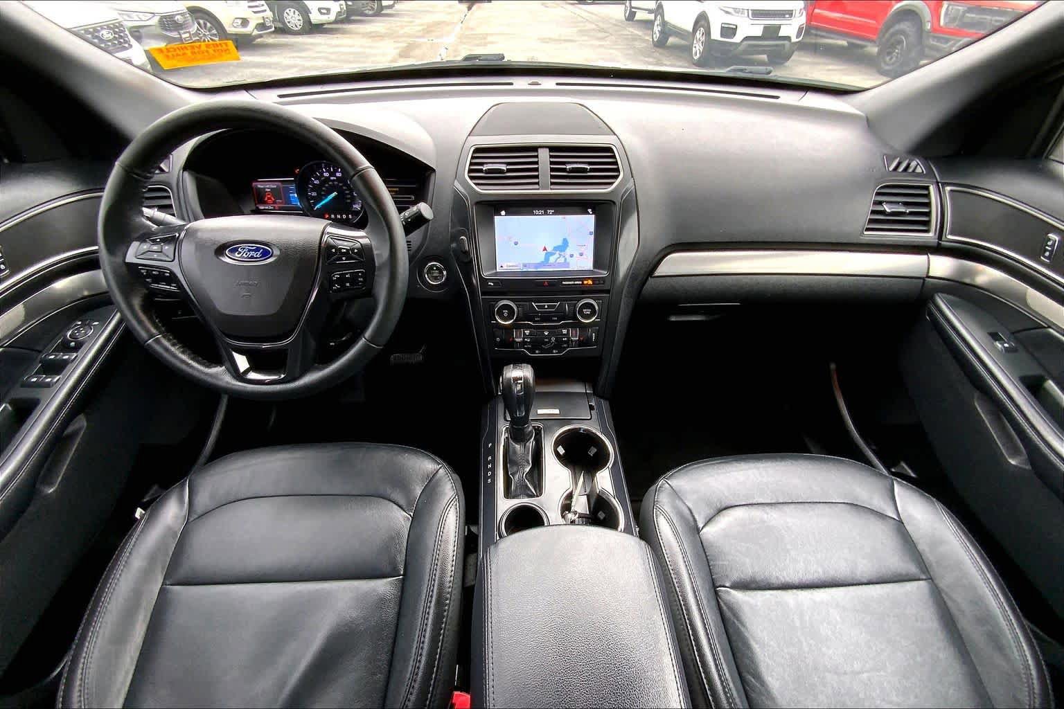 Used 2018 Ford Explorer XLT w/ Equipment Group 202A FWD image 14