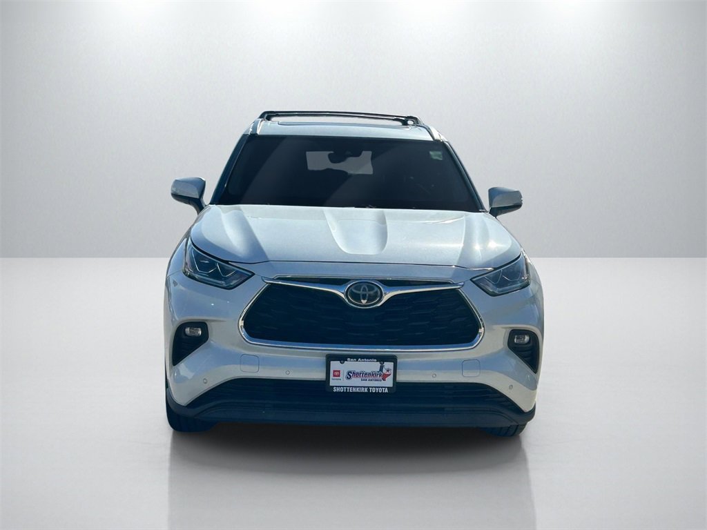 Used 2020 Toyota Highlander Limited image 2