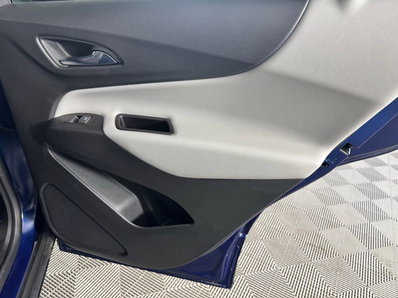 Used 2022 Chevrolet Equinox LS w/ LS Convenience Package image 26