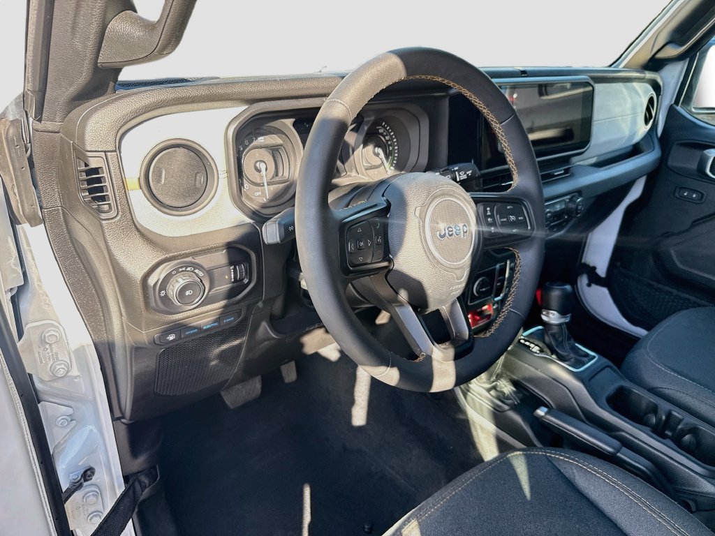 Used 2024 Jeep Wrangler Unlimited AWD/4WD image 9