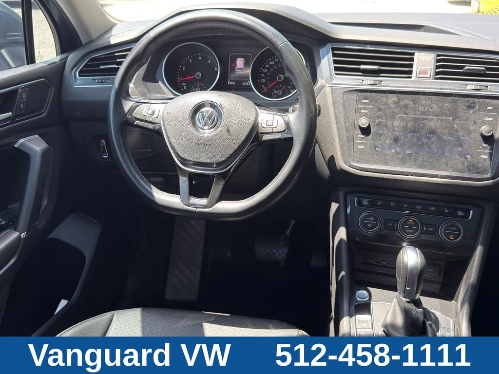 Used 2018 Volkswagen Tiguan SE w/ Panoramic Sunroof Package FWD image 24