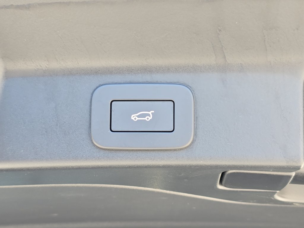 Certified 2025 Jaguar F-PACE R-Dynamic S AWD/4WD image 13
