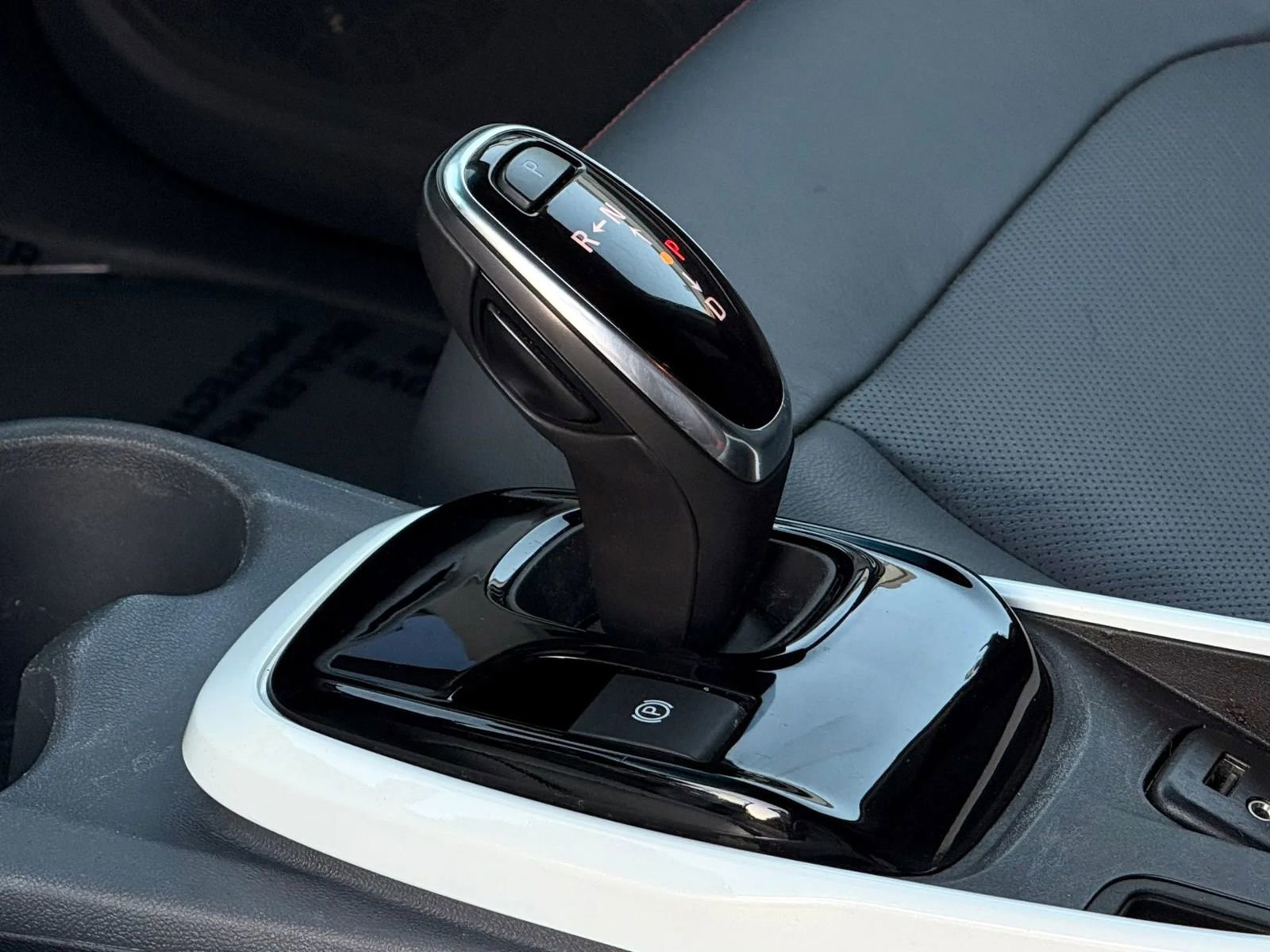 Used 2020 Chevrolet Bolt Premier w/ Infotainment Package FWD image 16