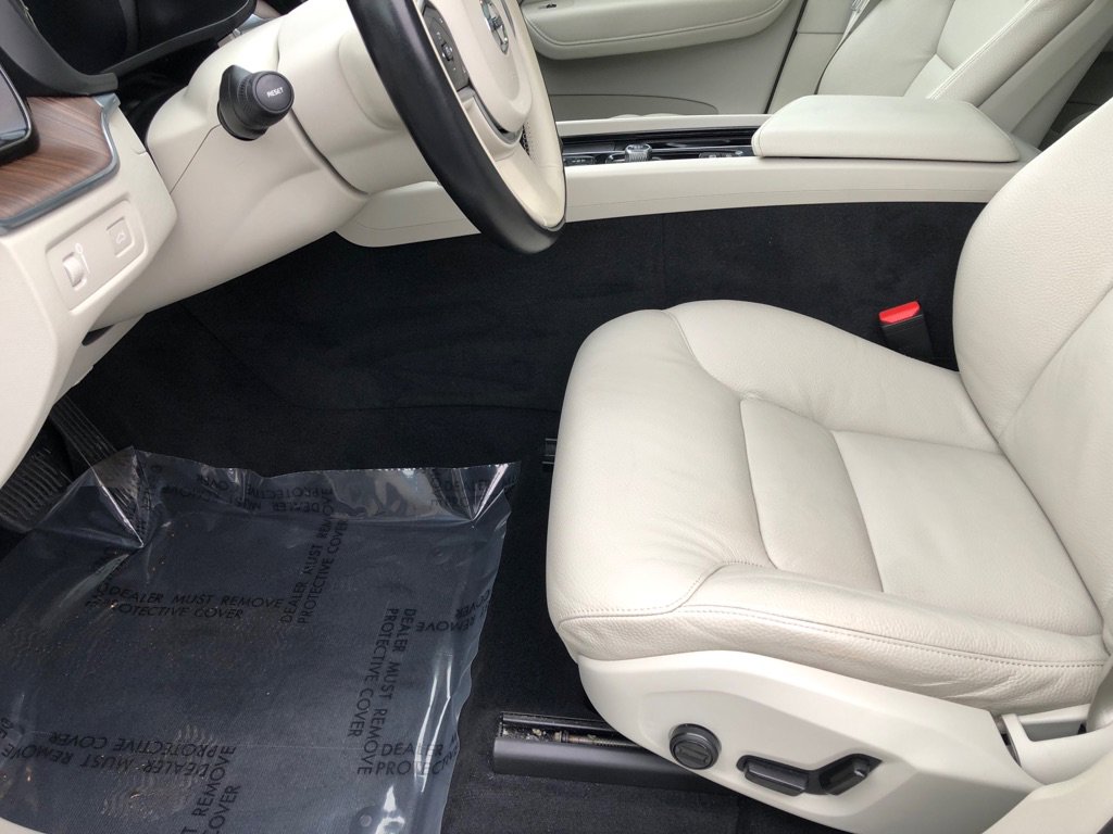 Used 2022 Volvo XC60 B5 Momentum AWD/4WD image 18