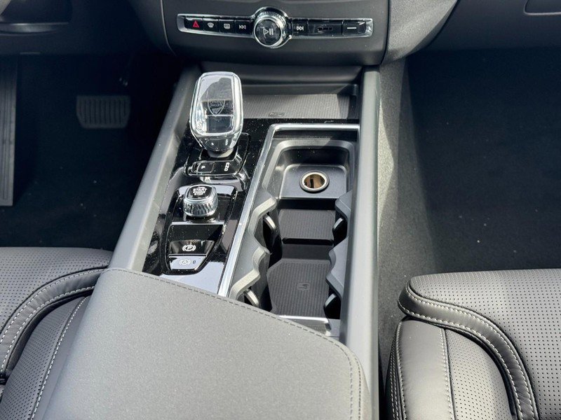 New 2026 Volvo XC60 T8 Ultra w/ Climate Package image 9