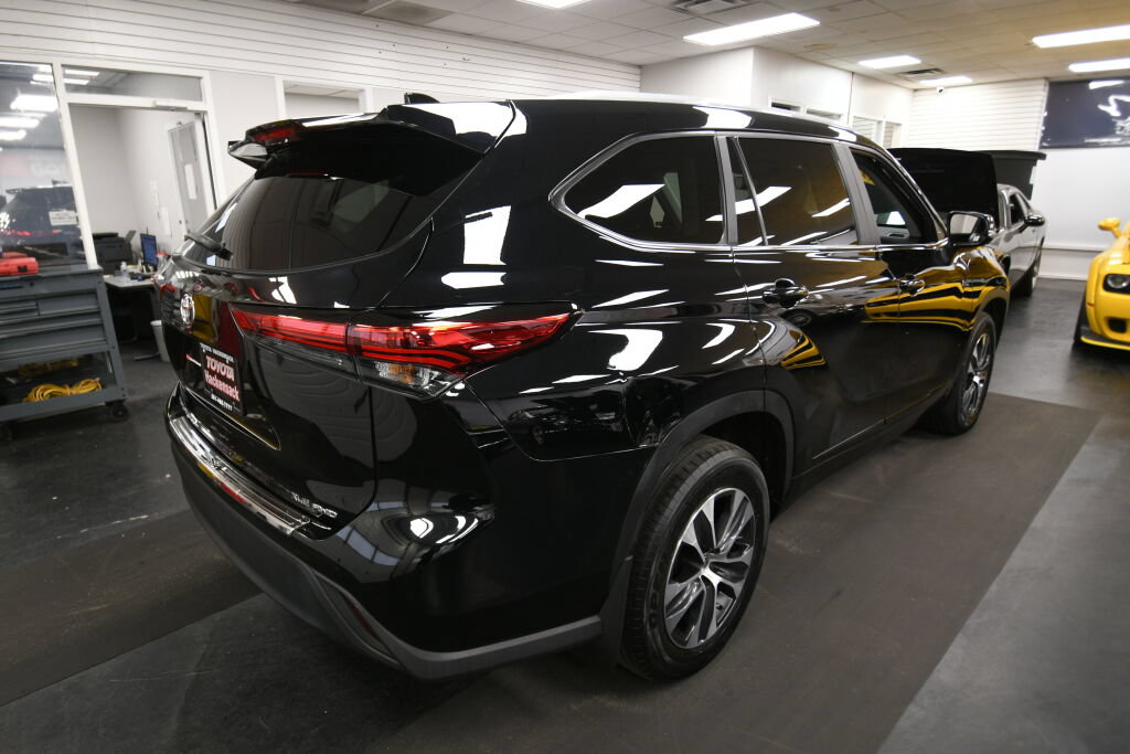 Used 2023 Toyota Highlander XLE AWD/4WD image 7