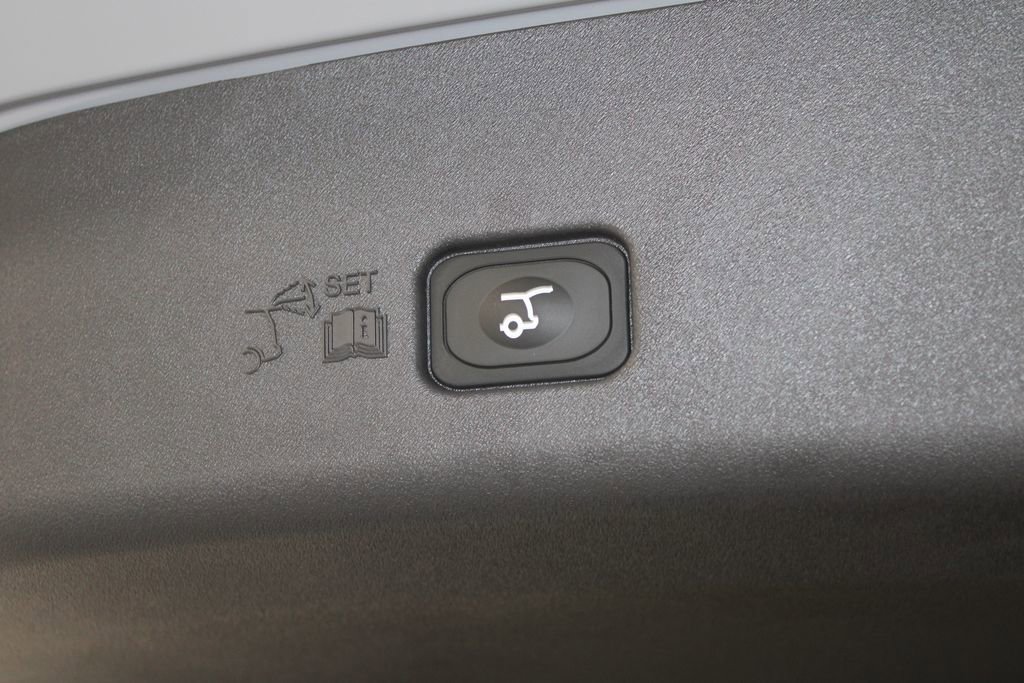 New 2026 Lincoln Nautilus Premier image 16