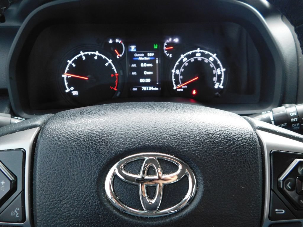 Used 2020 Toyota 4Runner SR5 AWD/4WD image 27