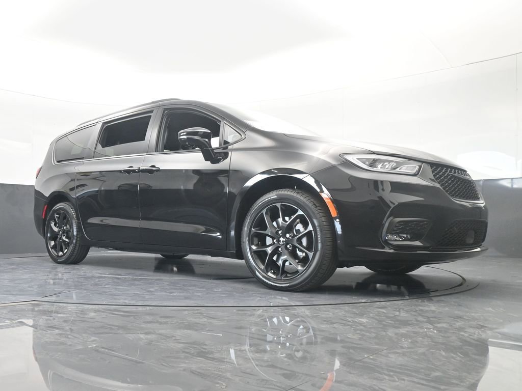 Used 2024 Chrysler Pacifica Limited w/ S Appearance Package image 72