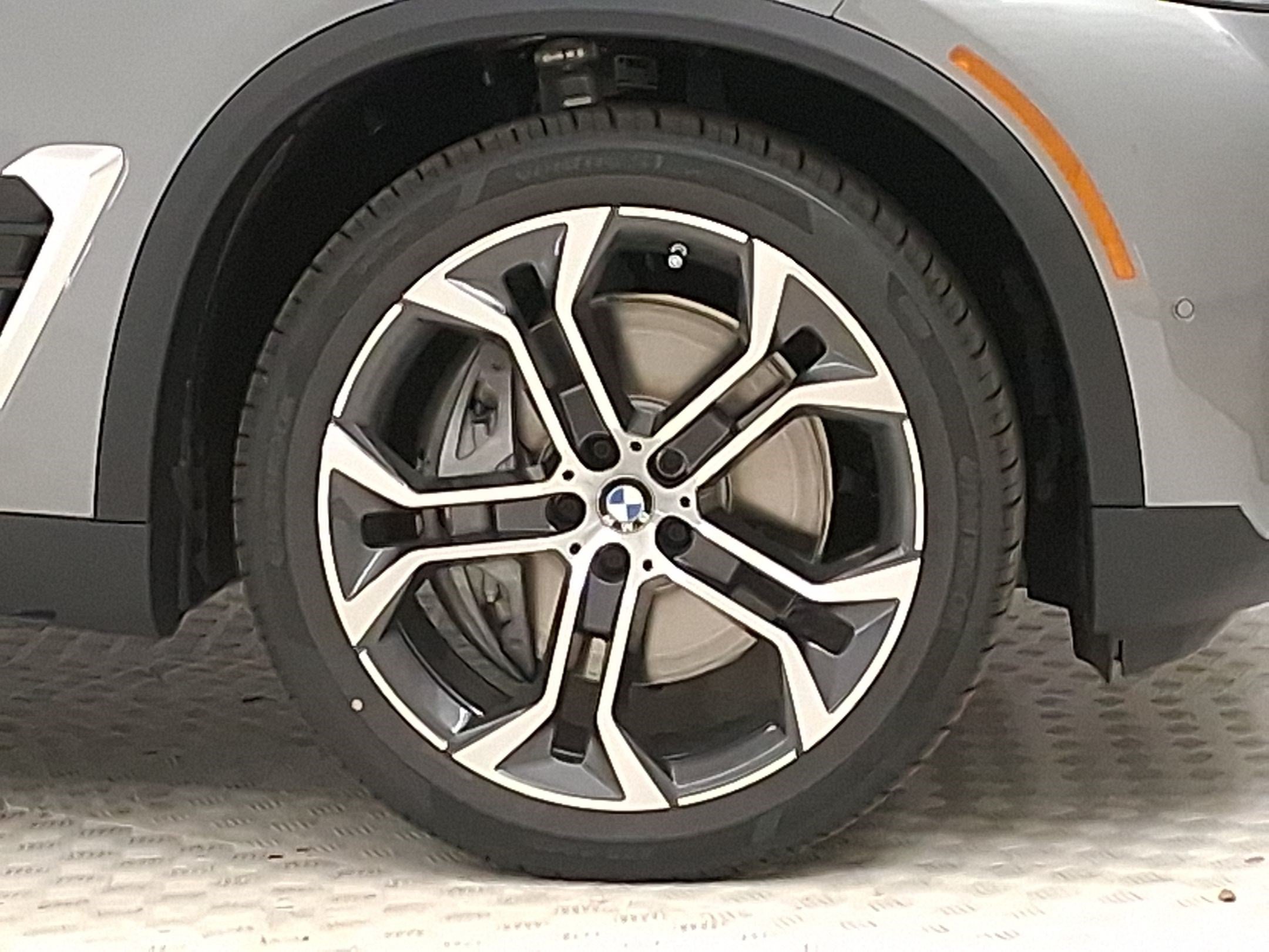 New 2026 BMW X5 xDrive50e w/ Premium Package AWD/4WD image 10